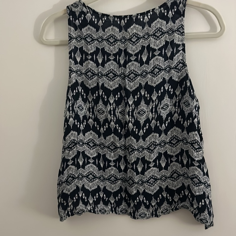 Patterned top - Picture 7 of 7